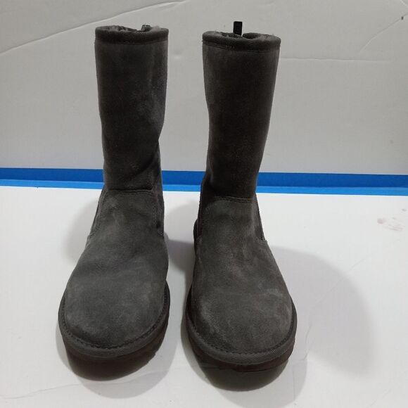 UGG Classic Short II - Picture 1 of 12